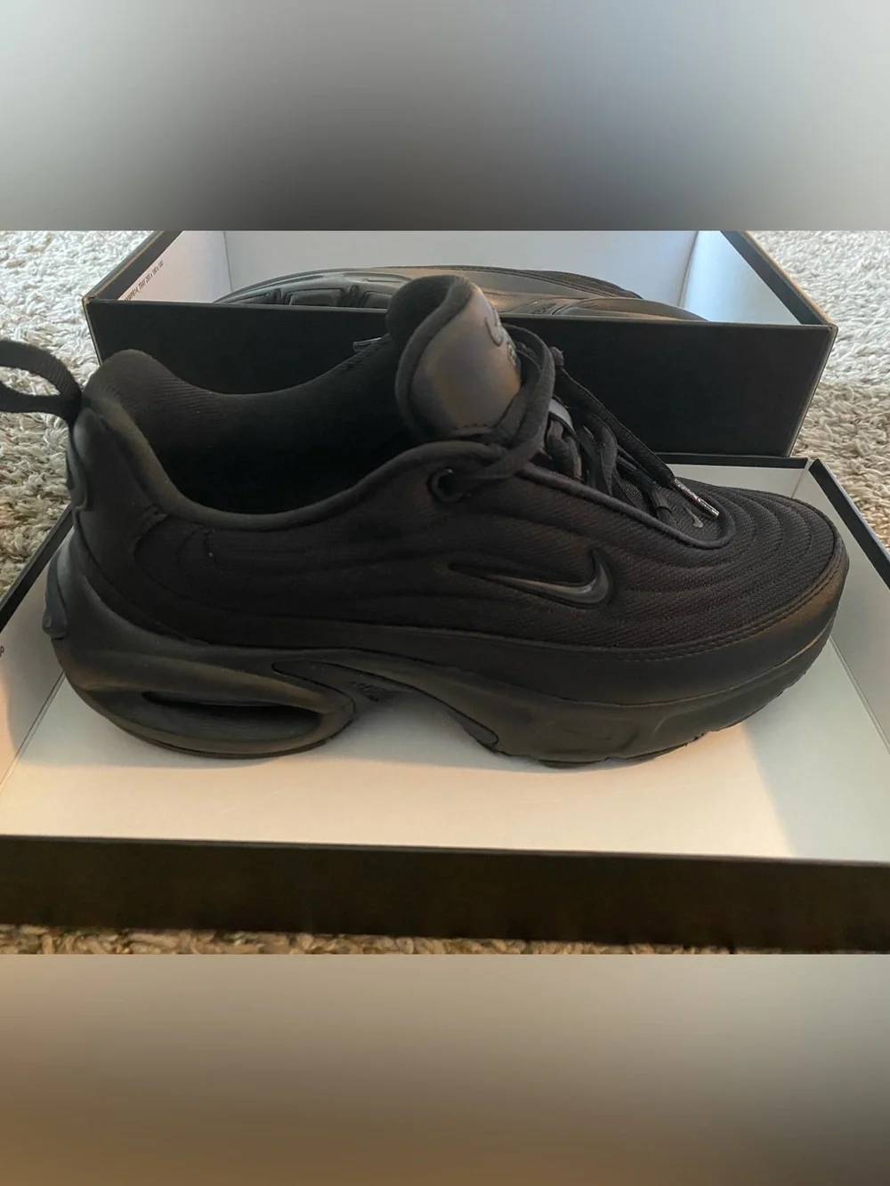 Nike Women’s Black Low-Top Athletic Sneakers